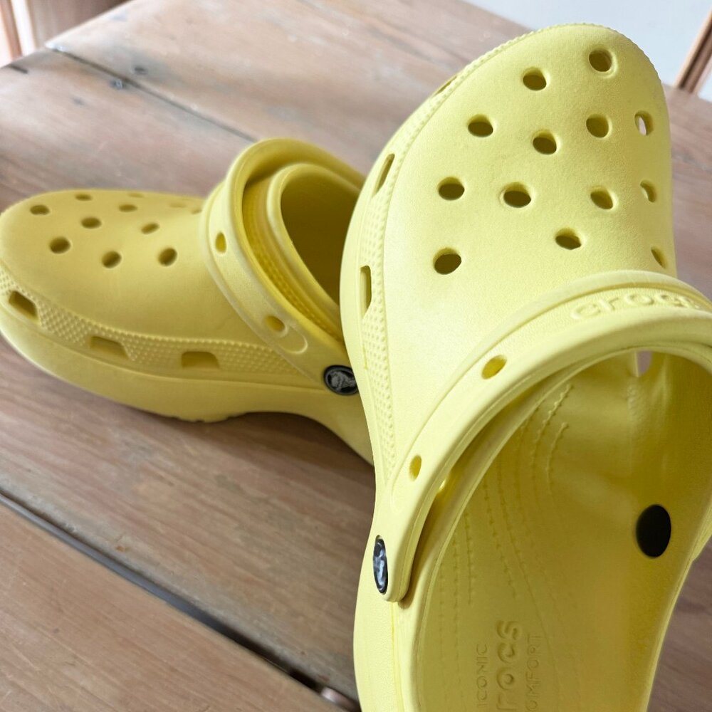 Platform Crocs YELLOW women's SIZE 8